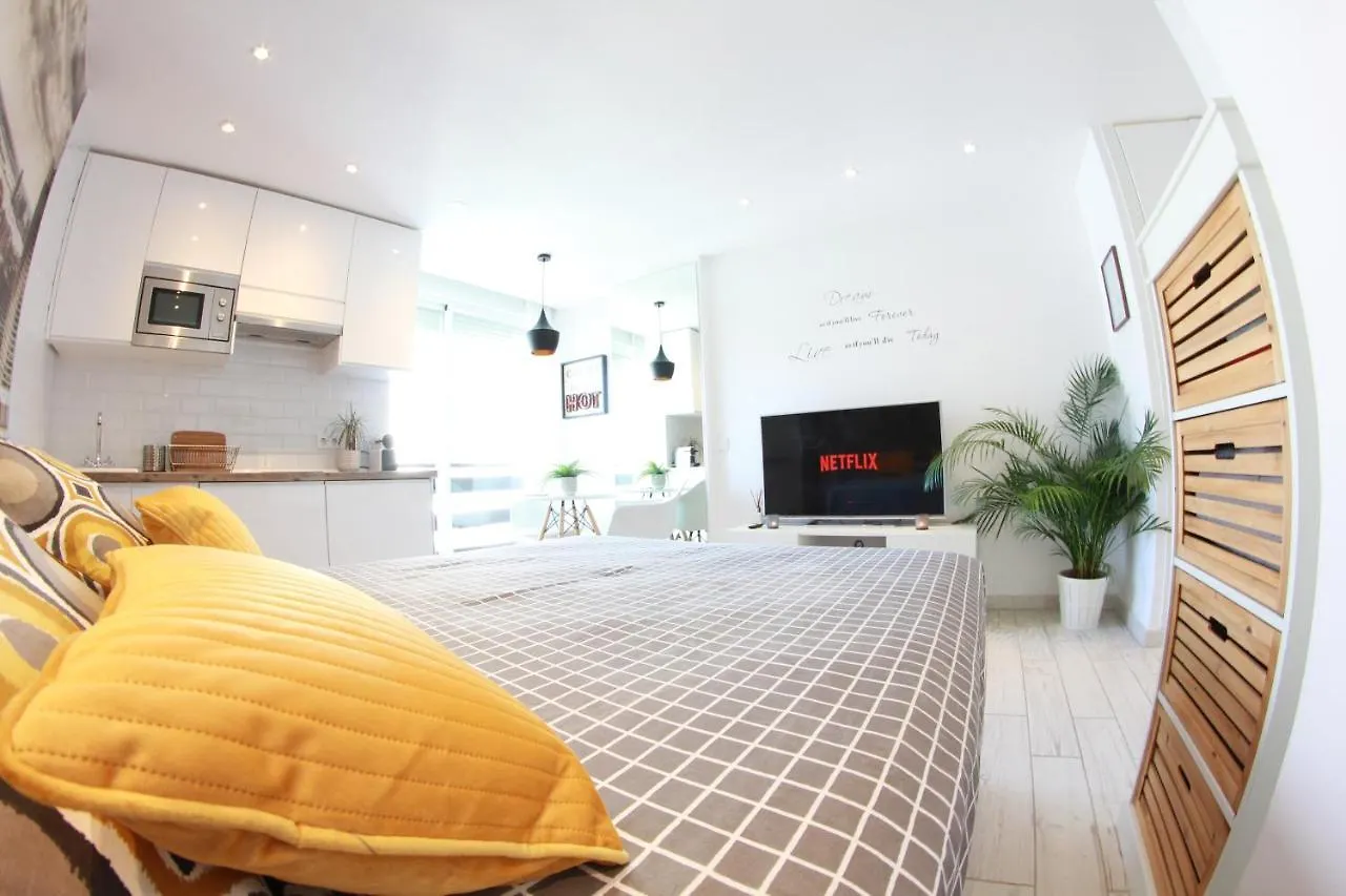 Apartment Benalmadena - New Nordic Style & Sunny Studio
